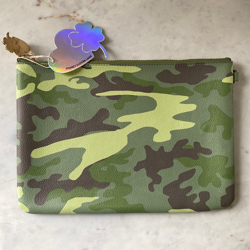 Camo Stoney Clover Land Flat Pouch